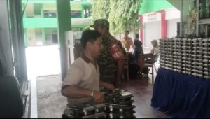 Mbminvestigasi.com | Babinsa Joyotakan Dukung Kelancaran Pendistribusian MBG di SMK Muhamadiyah 1 Surakarta