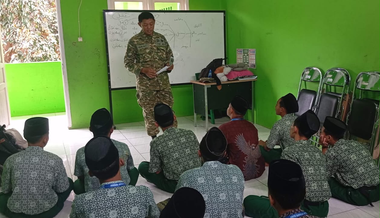 Mbminvestigasi.com | Babinsa Koramil 02/Selogiri Sosialisasikan Penerimaan Prajurit TNI kepada Pelajar SMK PGRI 2 dan MAN 1 Wonogiri
