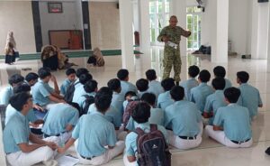 Mbminvestigasi.com | Babinsa Koramil 02/Selogiri Sosialisasikan Penerimaan Prajurit TNI kepada Pelajar SMK PGRI 2 dan MAN 1 Wonogiri