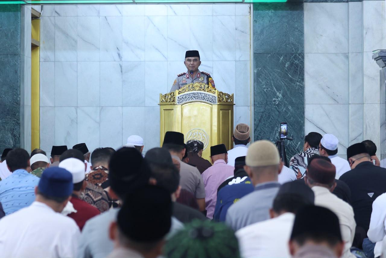 Mbminvestigasi.com | Sinergi Kamtibmas, Kapolda Jatim Implementasikan Program 'Polisi Bersama Masyarakat' lewat Jumat Keliling