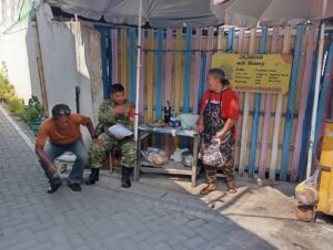 Mbminvestigasi.com | Babinsa Kratonan Dukung dan Motivasi Pengembangan Pelaku UMKM Pedagang Makanan Ringan & Pisang Goreng